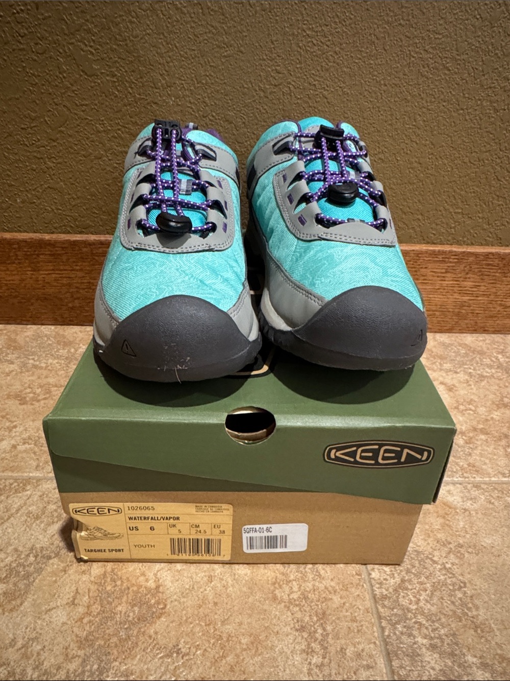 Keen Aqua Water Shoes w/?Gray Toe, Purple Accents Targhee Sport Youth Size 6